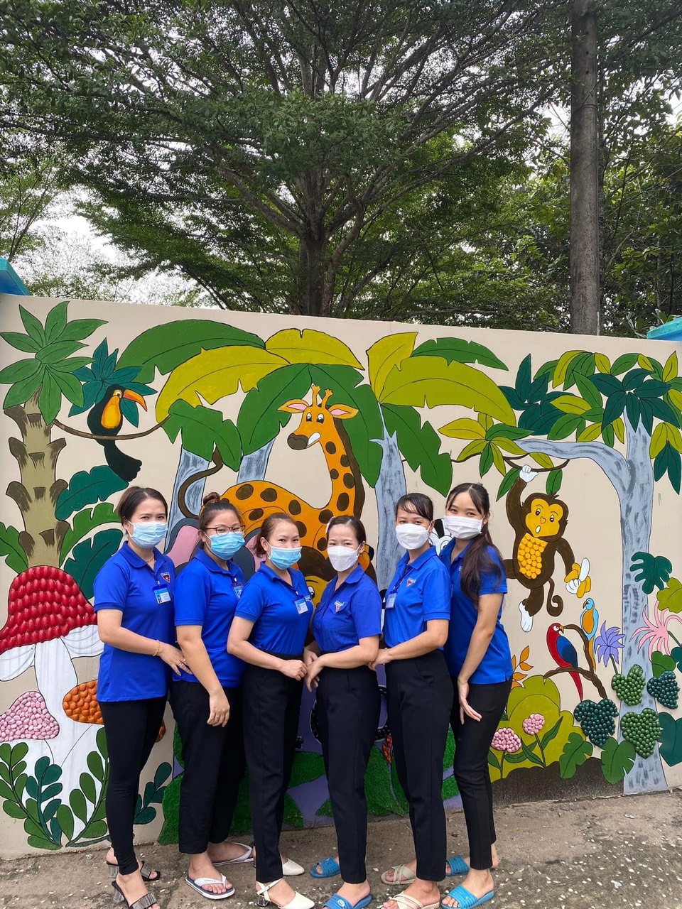 Thực hiện công trình "thay ao bức trường cũ".