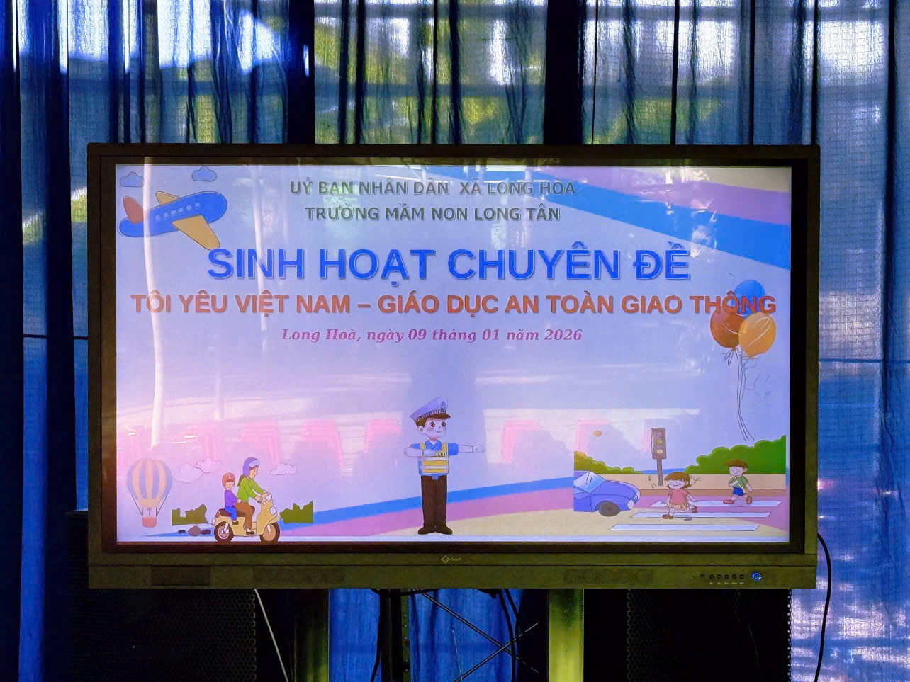 TRƯỜNG MẦM NON LONG TÂN TỔ CHỨC SINH HOẠT CHUYÊN ĐỀ  "TÔI YÊU VIỆT NAM - GIÁO DỤC AN TOÀN GIAO THÔNG"